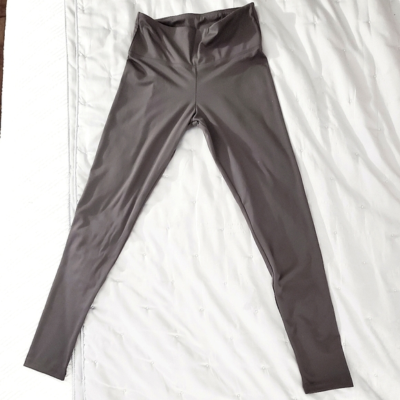 Black Bow Soft Mid Rise Leggings in charcoal - Size M- Smaller fit - Picture 8 of 16